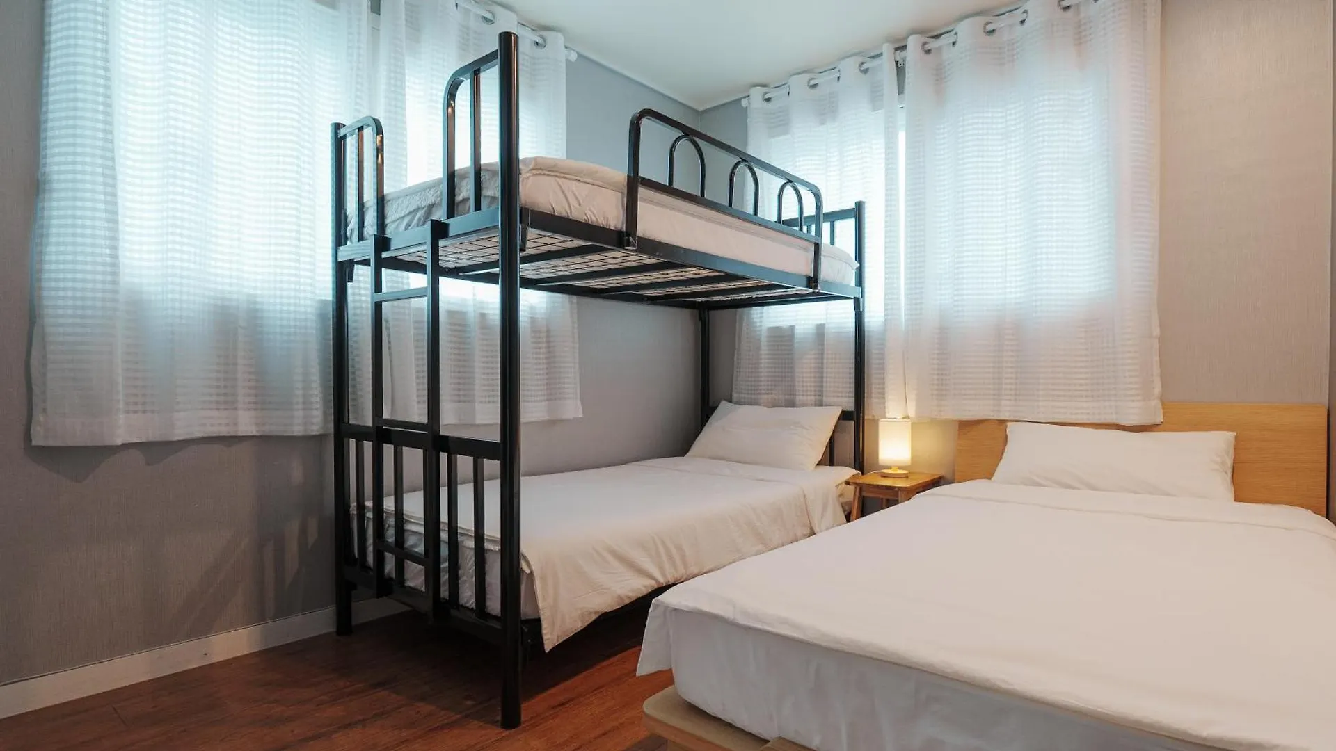 인천공항 게스트하우스 레인부츠