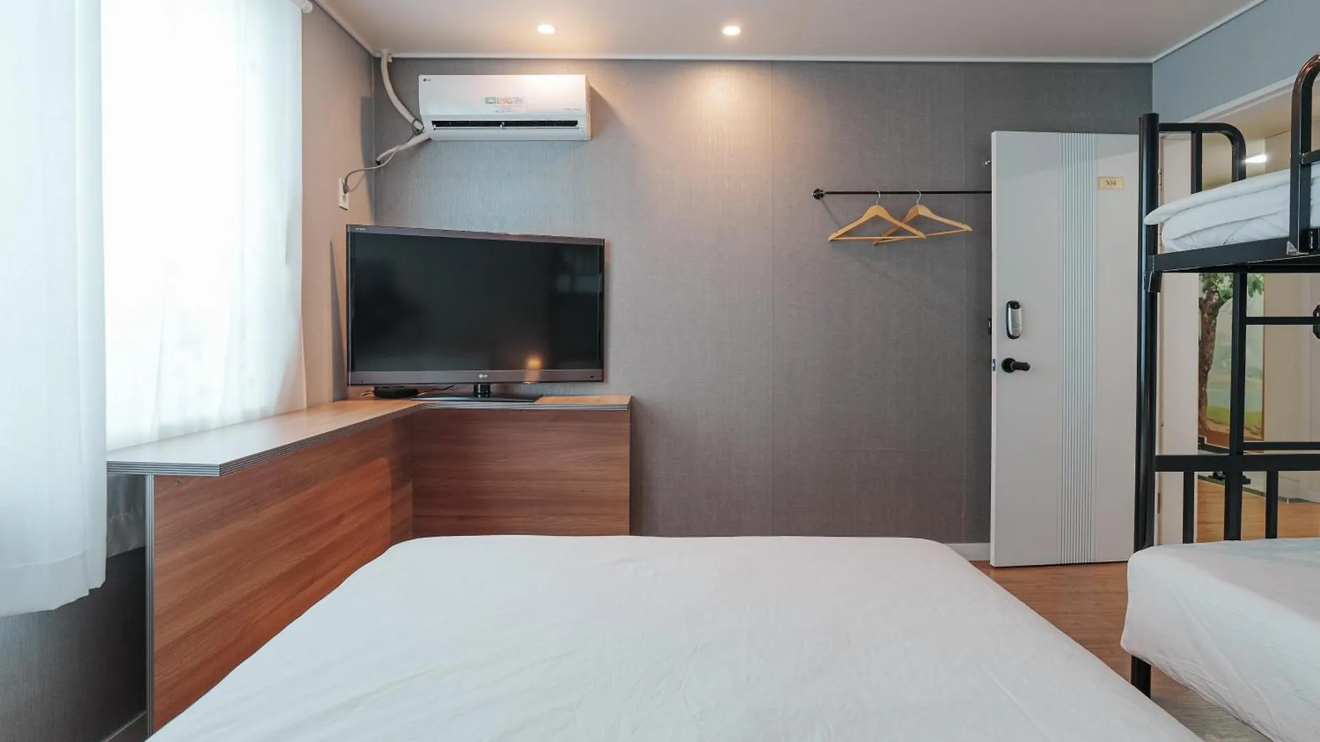 인천공항 게스트하우스 레인부츠 4*, Incheon