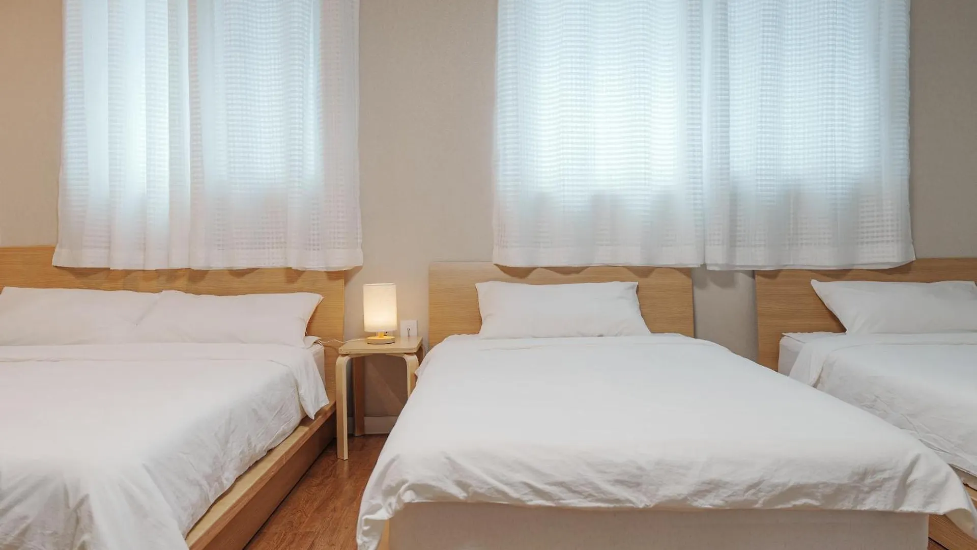 인천공항 게스트하우스 레인부츠 Korsel