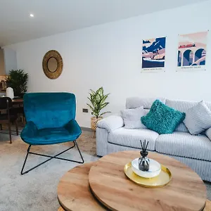 George House Modern By Vichy Kingston upon Hull