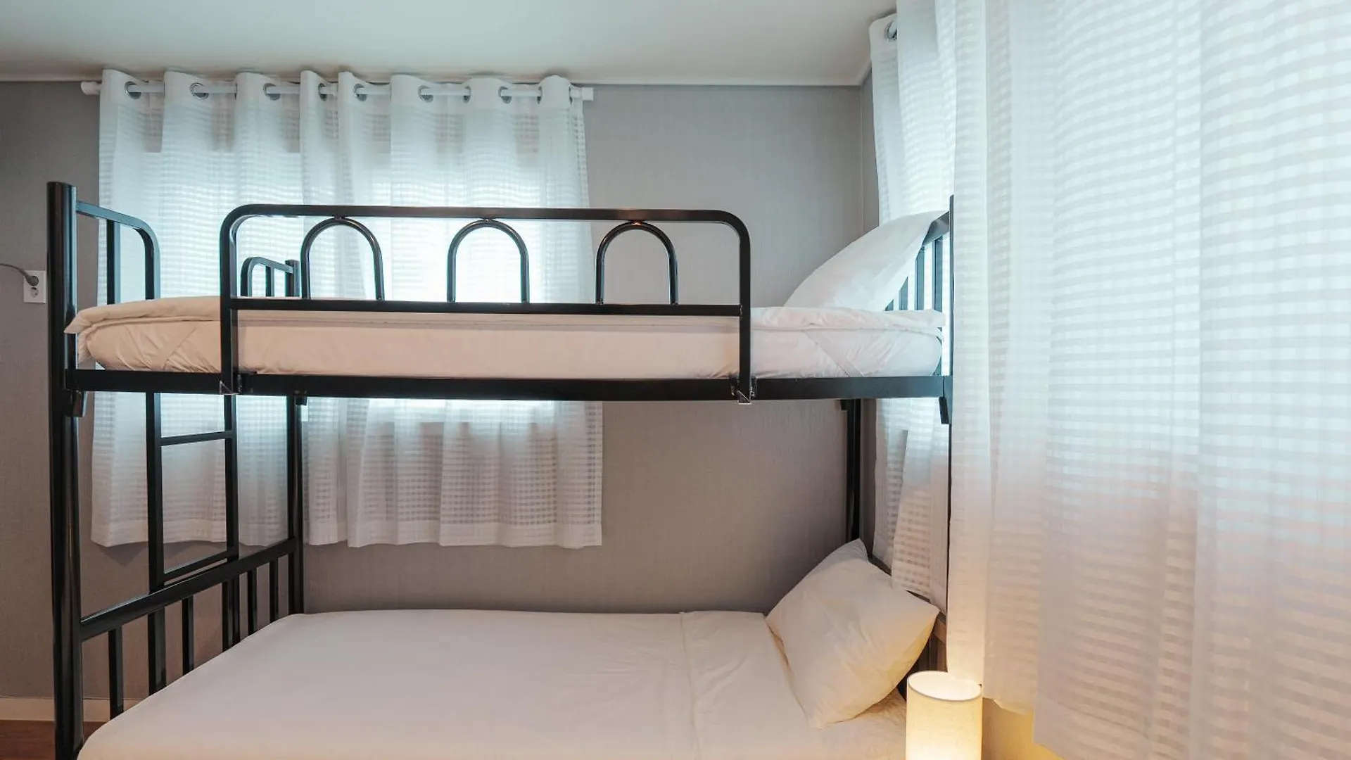 인천공항 게스트하우스 레인부츠 4*, Incheon