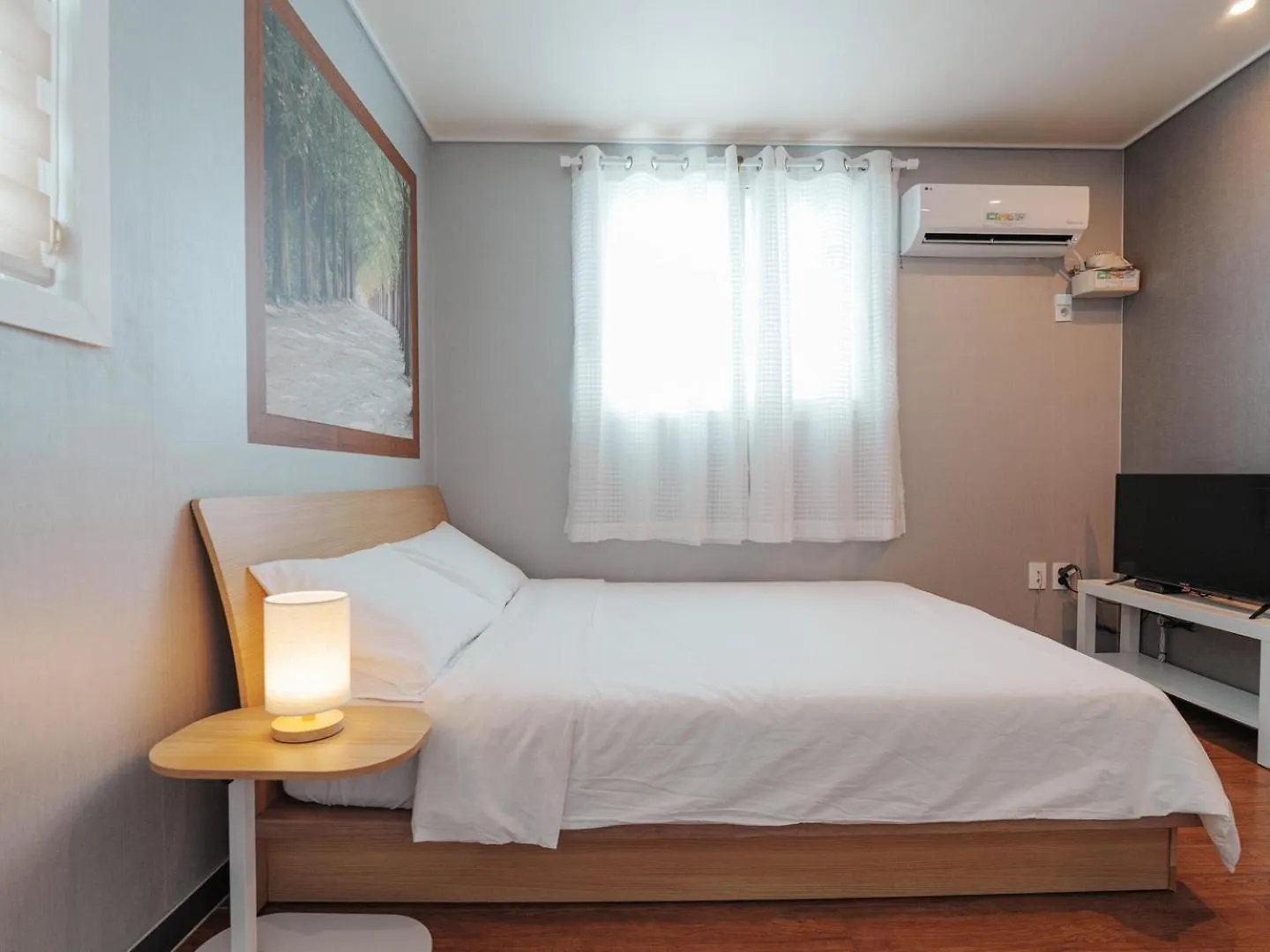 Rain Boots Guest House Incheon