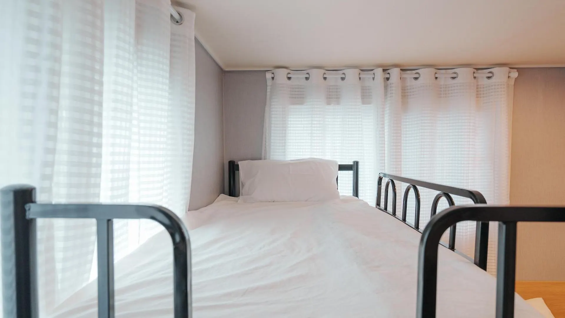 Rain Boots Guest House Incheon