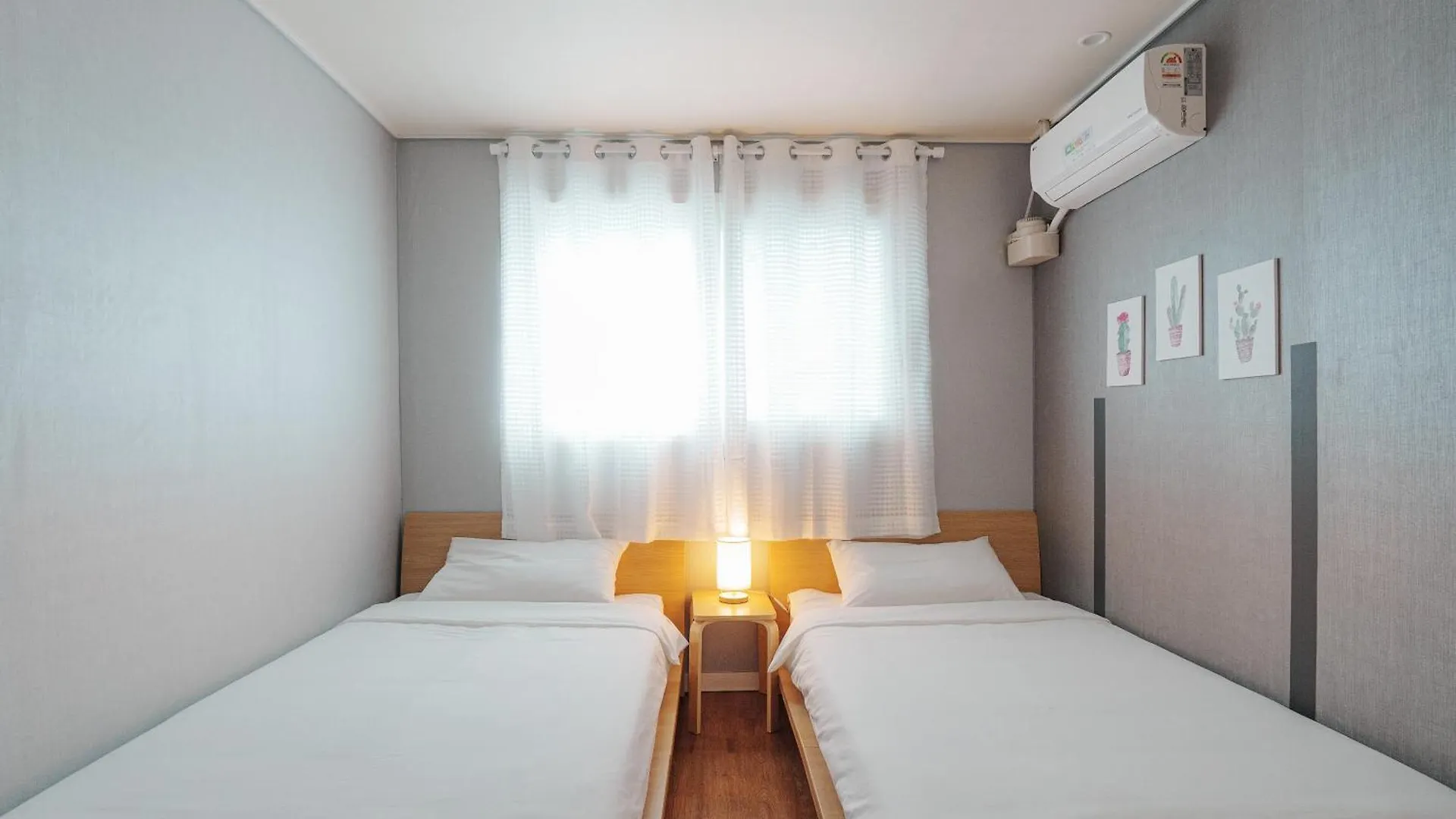 Rain Boots Guest House Incheon